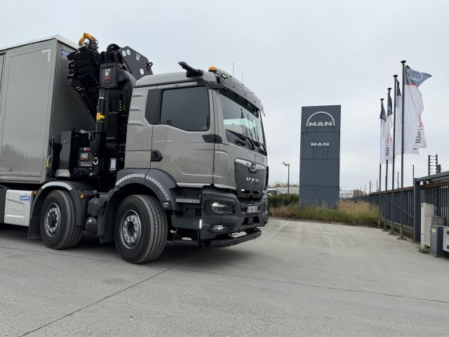 Victum TGS 37 520 BL 8x2 H 6 NN Cab wb3505 4