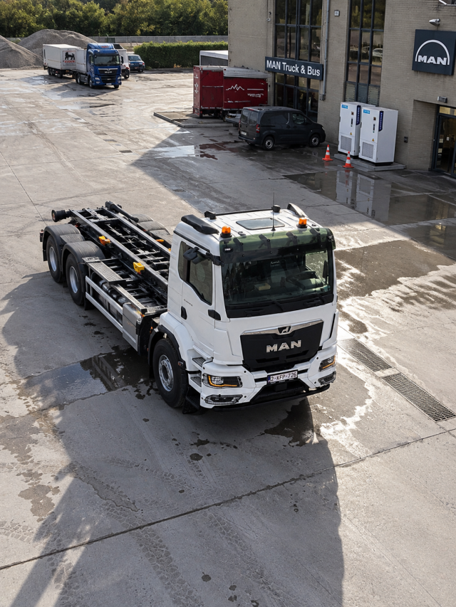 De Vos Petrus Zn TGS 37 480 BL 8x4 4 NN Cab