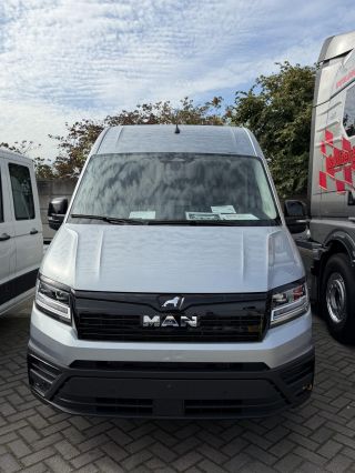 Stock TGE 3 160 8 V L3 H3 RWD 10 yrs Oyster Silver Black Lion 4
