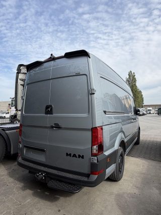 Stock TGE 3 160 8 V L3 H3 RWD 10 yrs Oyster Silver Black Lion 5
